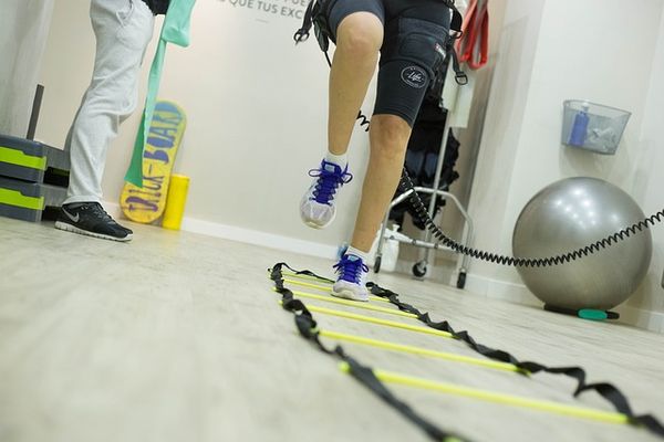 Ciekawe metody pracy terapeutów dziecięcych - co oferują nowoczesne szkolenia?